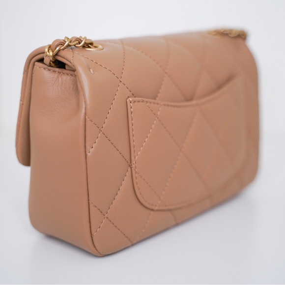 22B Chanel Hearts Mini Flap Bag in Brown - Picture 2 of 8